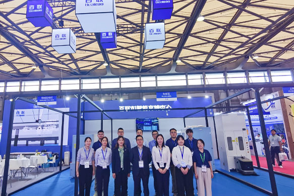 百聯(lián)AI智能充絨中心現(xiàn)身2025中國國際縫制設備展覽會